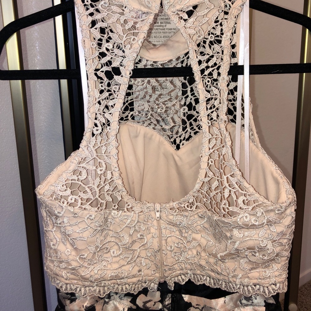 Two piece outfit. Crop top and skirt. - Picture 4 of 7